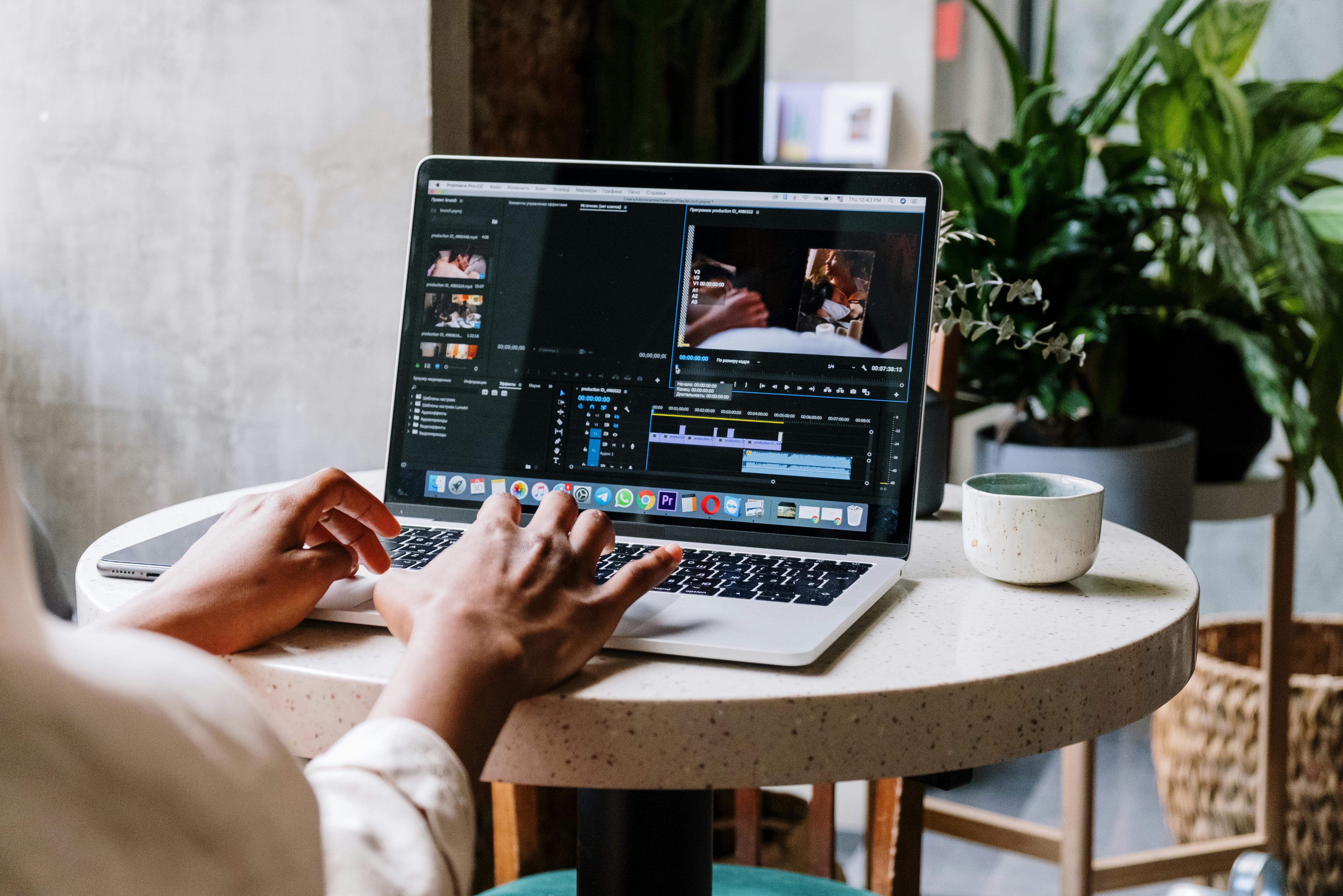 Guide complet Adobe Creative Cloud 2026 : prix, logiciels, IA Firefly et alternatives