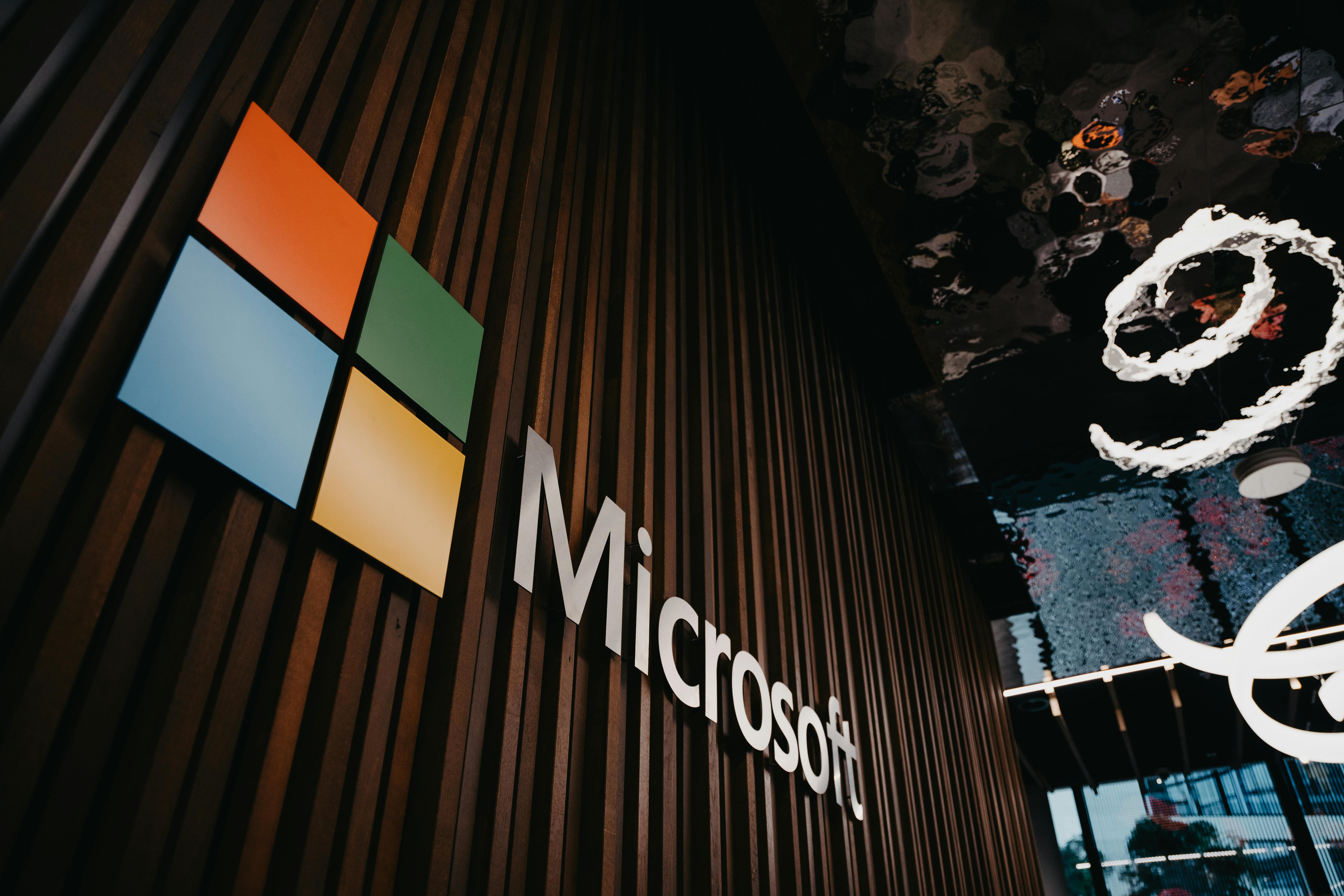 Microsoft 365 vs Google Workspace : comparatif complet 2026 (prix, IA, securite, Maroc)