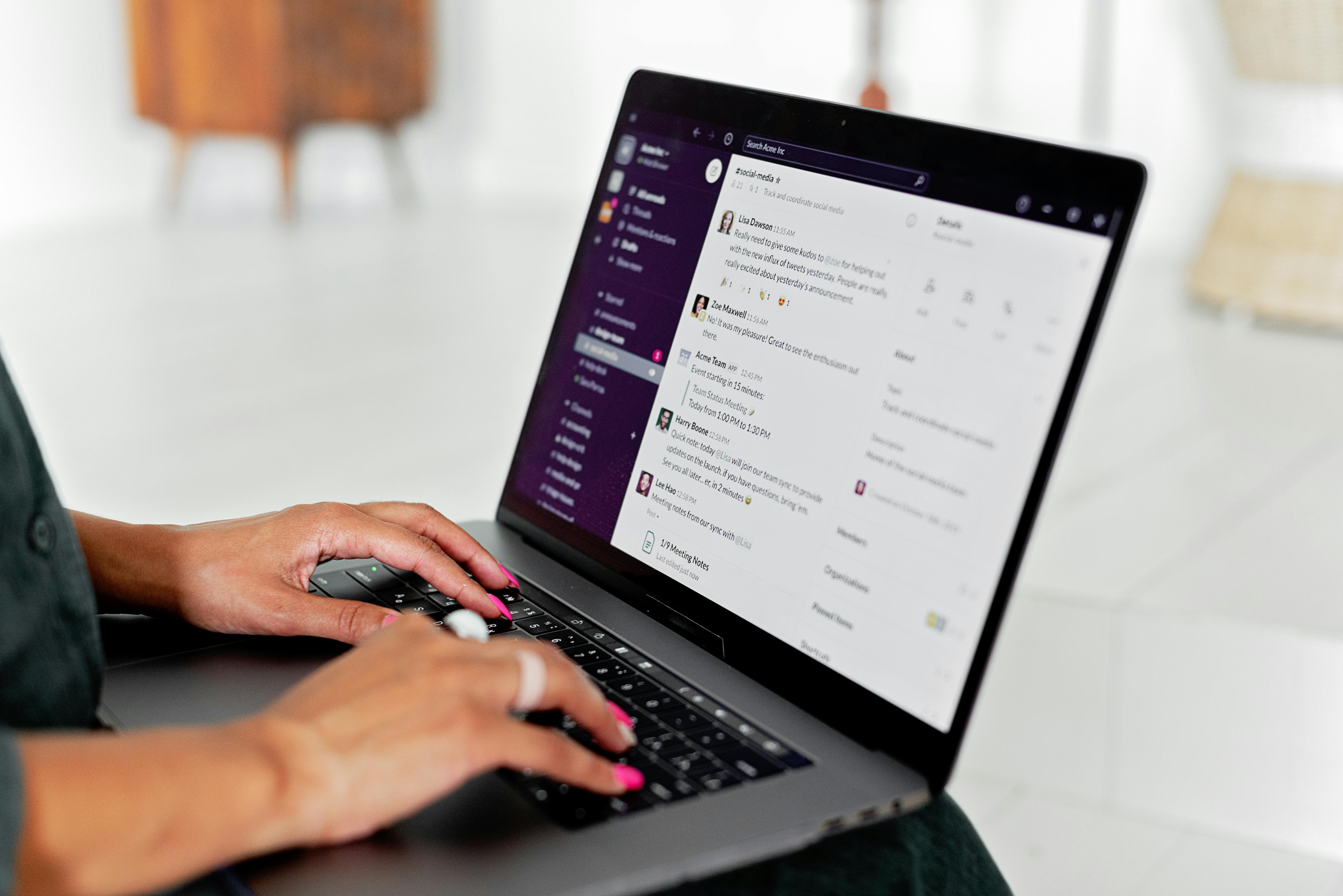 Meilleurs Outils de Communication d’Equipe : Comparatif Slack vs Teams 2026