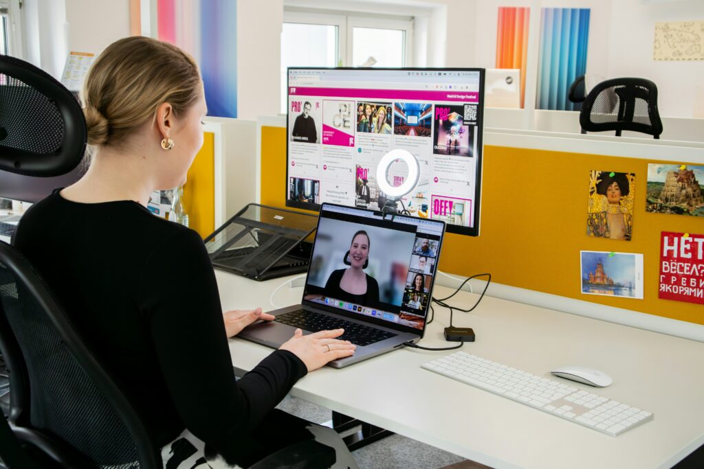 Découvrez comment TeamViewer Blizz peut améliorer la communication, la collaboration et la productivité des professionnels du marketing et des ventes